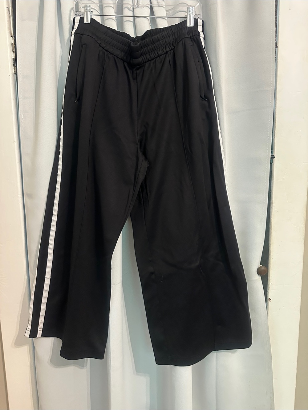 Athleta Tempo Mid Rise Wide Leg Track Pant LP